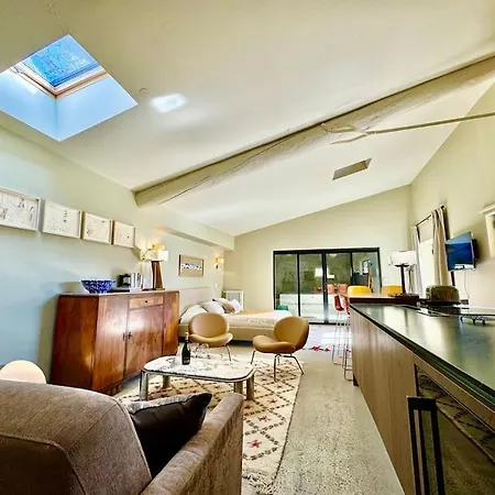 Apartment Proche L'isle/sorgue, Loft Avec Et Piscine Le Thor